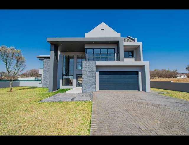 4 BEDROOM GATED ESTATE FOR SALE IN WATERLAKE FARM LIFESTYLE ESTATE